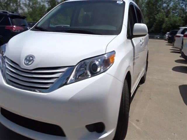 2017 Toyota Sienna LE